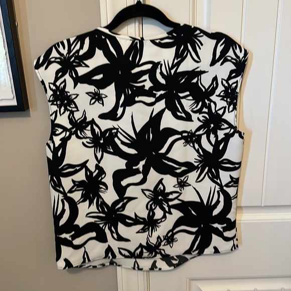 Gorgeous Print Top - Picture 3 of 3